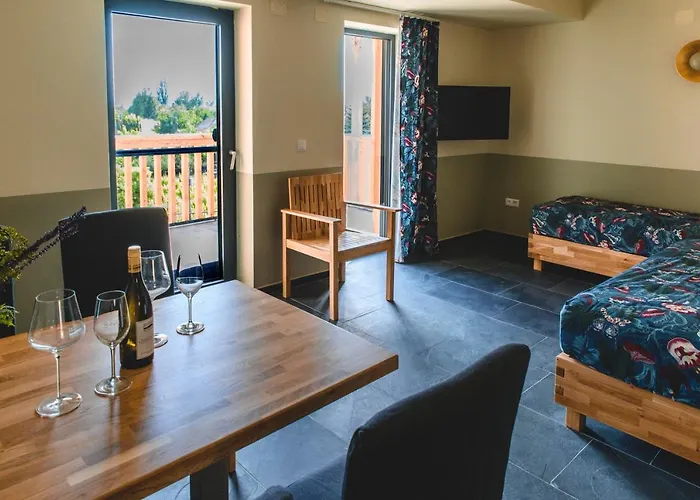 Domaine Edegger - Organic Winery Badacsony 3* בדקסוניטומאי